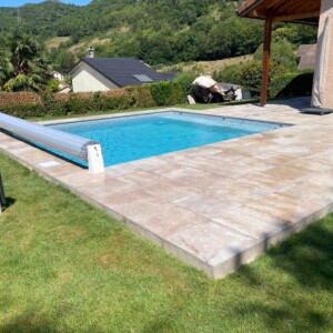 Piscine avec carrelage